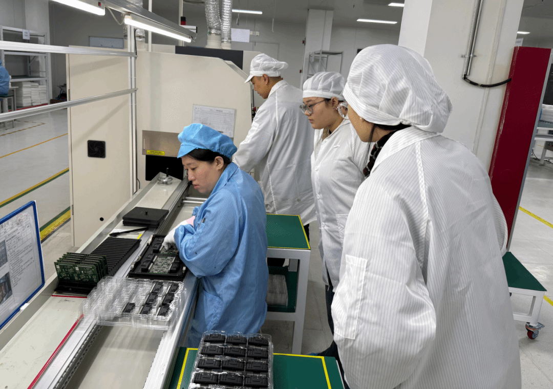 電氣工程系“智匠”機器人工程創(chuàng)新班師生赴河北科昕科技開展調(diào)研技術推廣